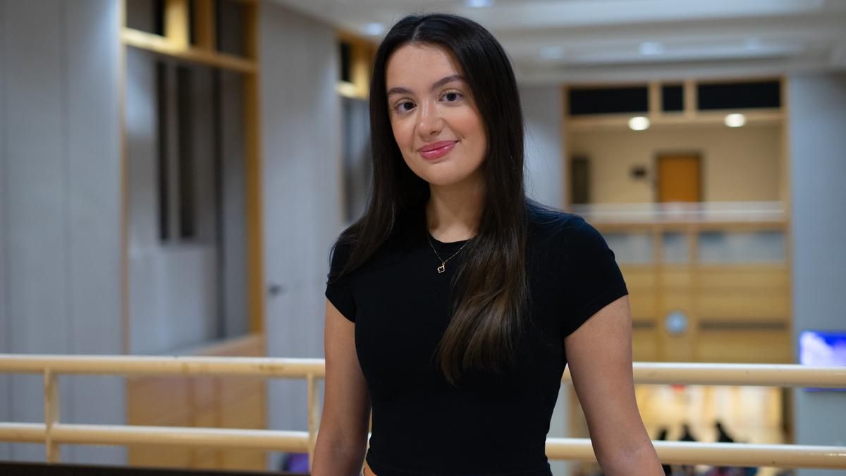 A headshot of Niki Hamidi, BS '23, on the MCPHS Boston campus.