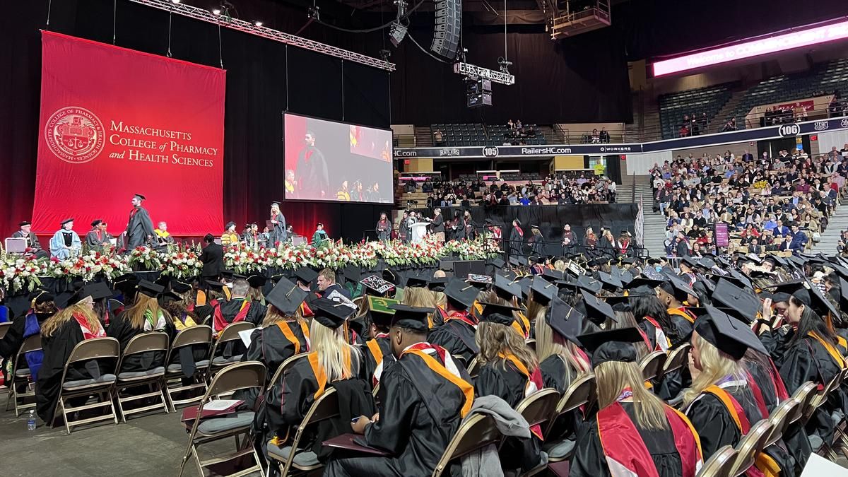 Overview of students at Commencement. 