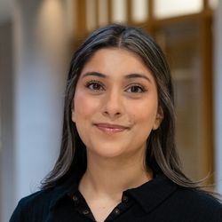 A headshot of Sawliha Kidwai, BS '23, on the MCPHS Boston campus.