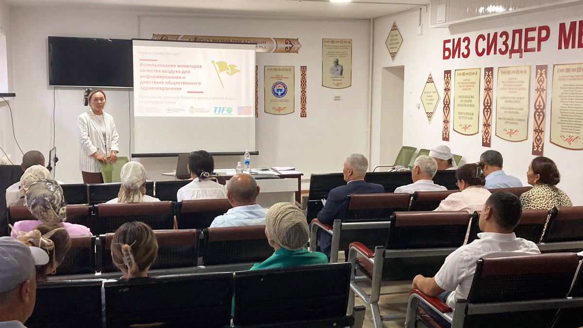 A woman stands in front of a screen at an environmental health education workshop for healthcare providers and public health professionals in Kyrgyzstan.