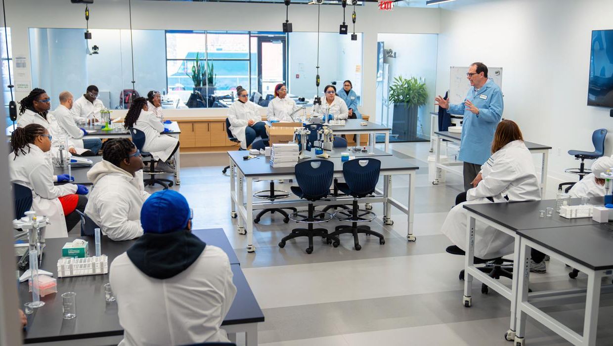 Students in a lab listening to professor.