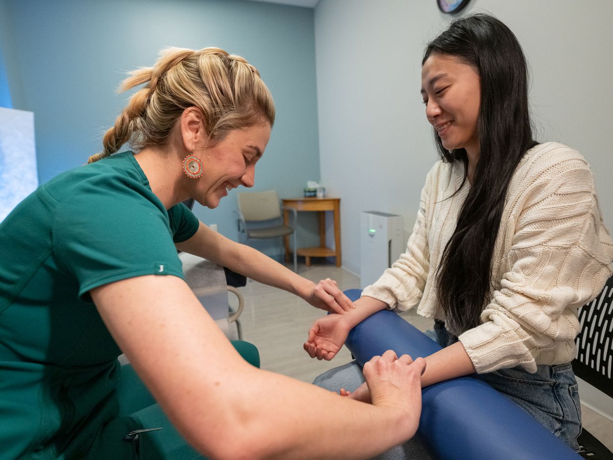 Students and faculty collaborating in the NESA acupuncture clinic on the MCPHS Worcester campus. 