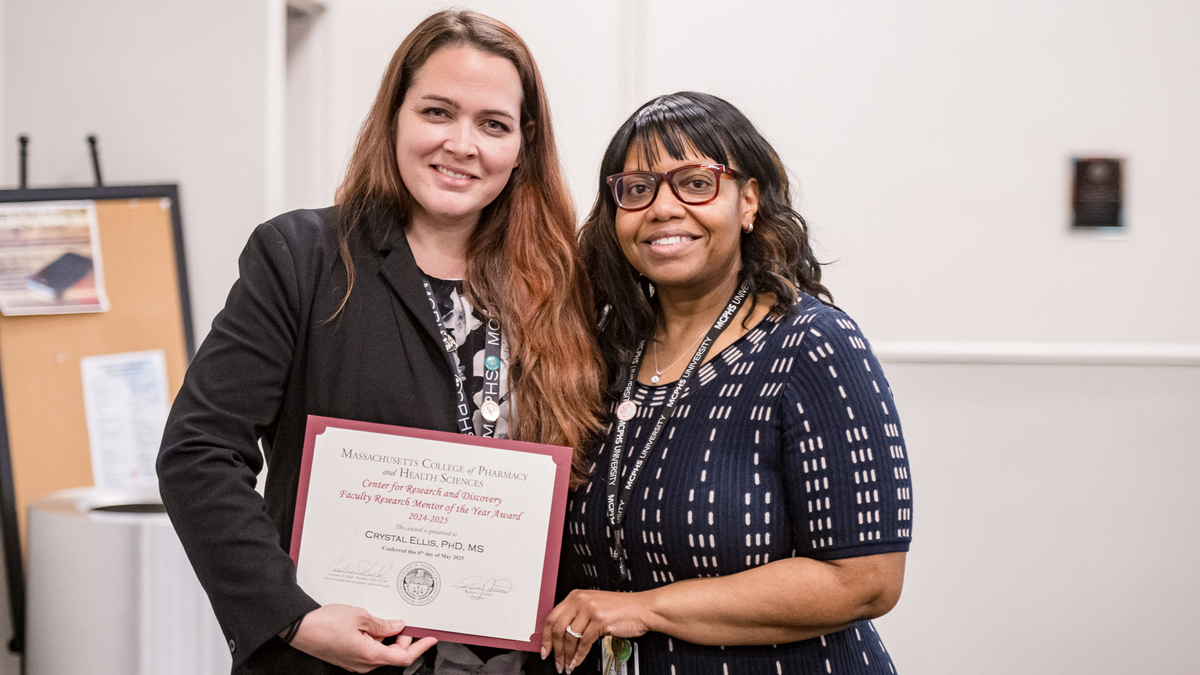 Dr. Crystal Ellis, Associate Professor of Biology, was selected as the inaugural recipient of the Center for Research and Discovery’s Research Mentor of the Year Award.