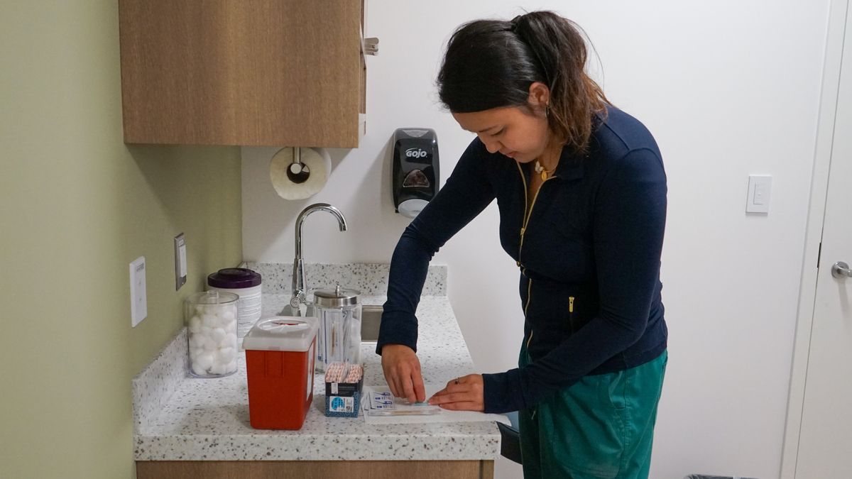 Tiffany Shao in the MCPHS Boston acupuncture treatment center