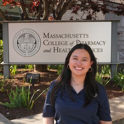 Headshot of MCPHS orientation leader Amanda Nguyen