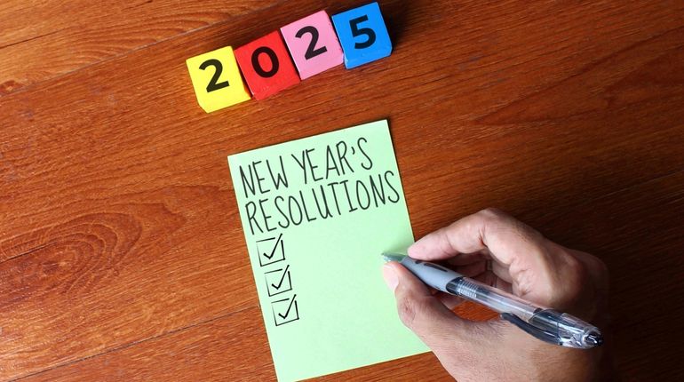 2025 New Year's Resolution checklist.