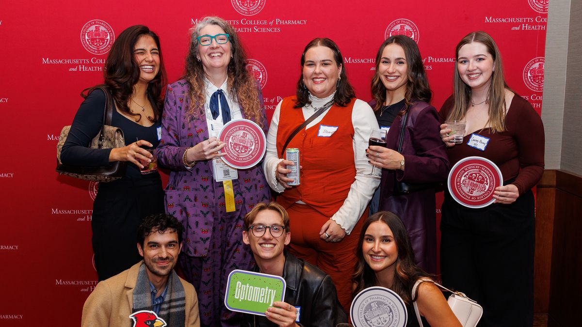 School of Optometry alumni posing for a picture at an alumni event. 