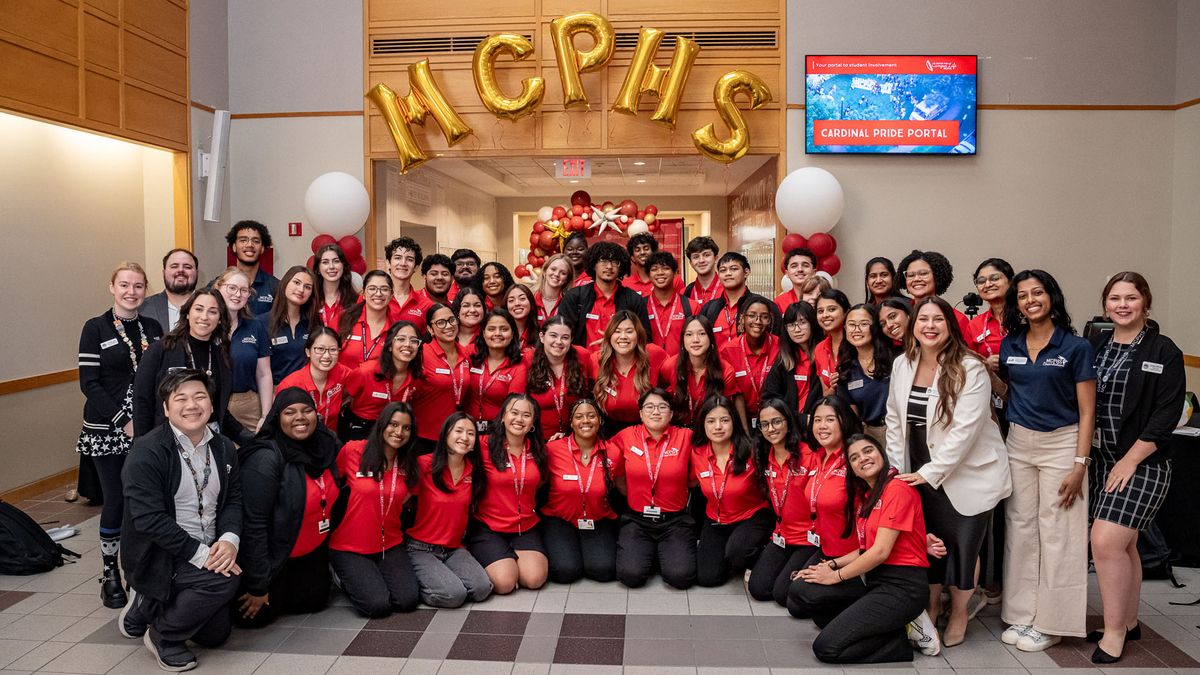 Students pose at MCPHS Orientation.