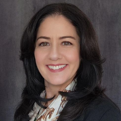 MCPHS faculty member, Una DeChellis