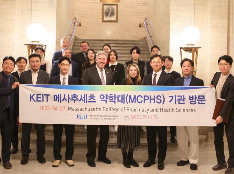 Members of the Korean Evaluation Institute of Industrial Technology and MCPHS Leadership