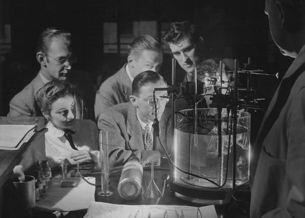 MCPHS students in the 1940s in a chemistry lab.