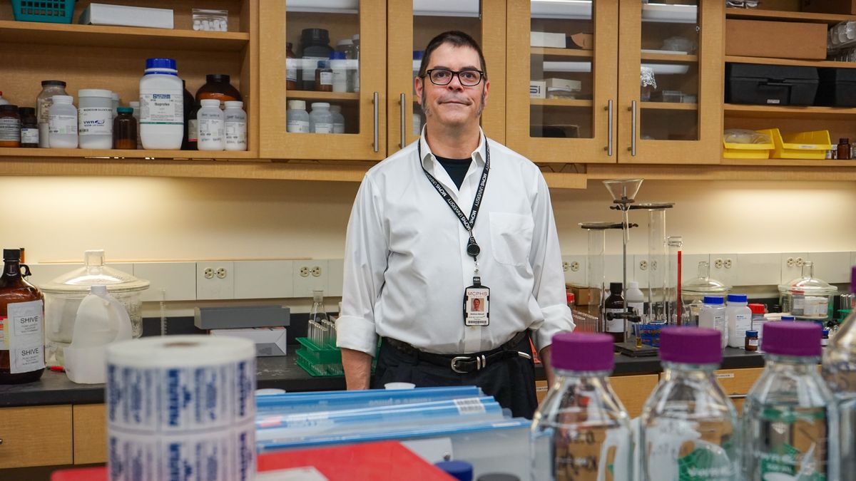  Matthew Metcalf, PharmD, PhD, in his lab on the MCPHS Worcester Campus.