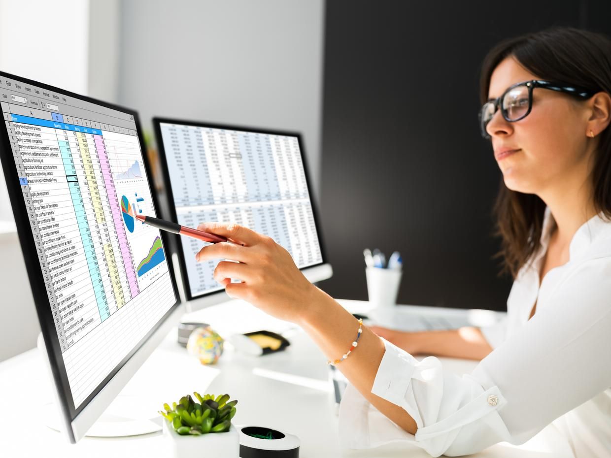 Woman looking at a computer screen.