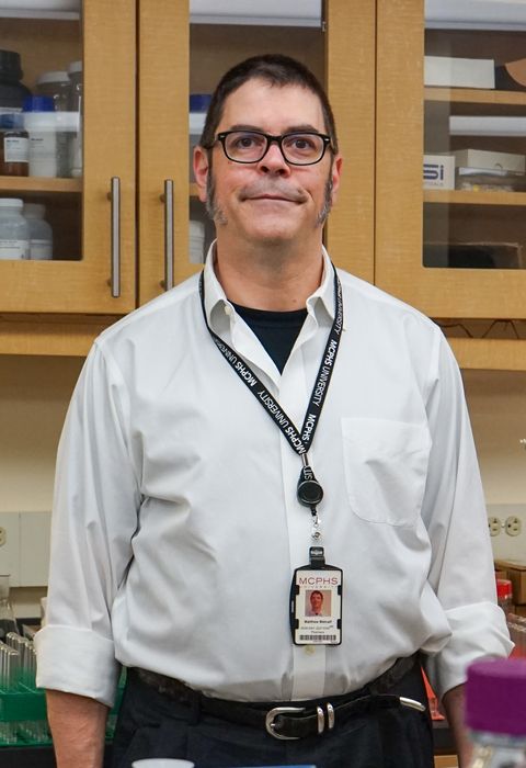  Matthew Metcalf, PharmD, PhD, in his lab on the MCPHS Worcester Campus.