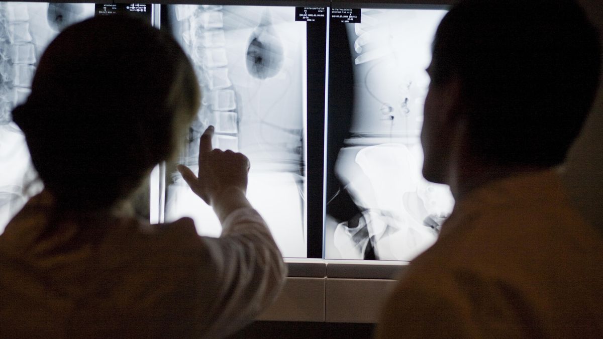 Students in the Magnetic Imaging Clinic.